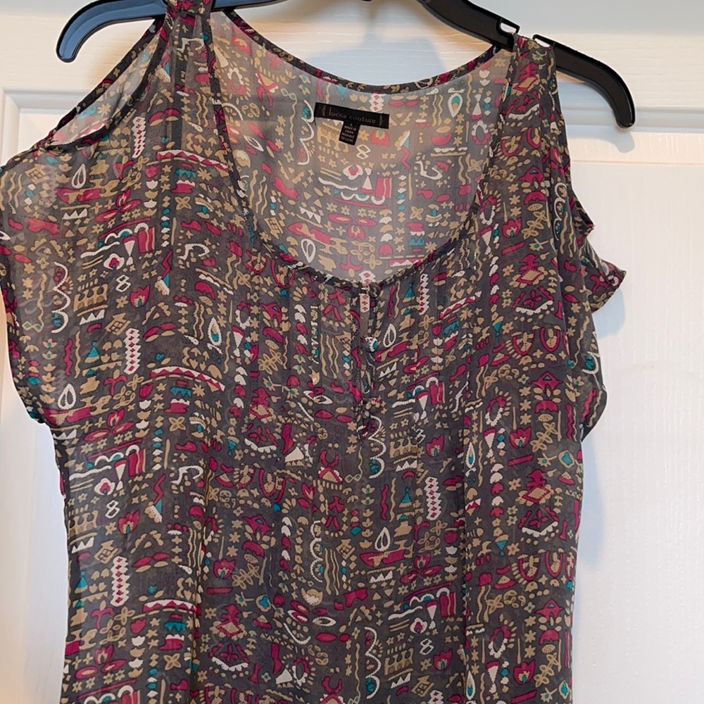 Cold shoulder light weight printed top
